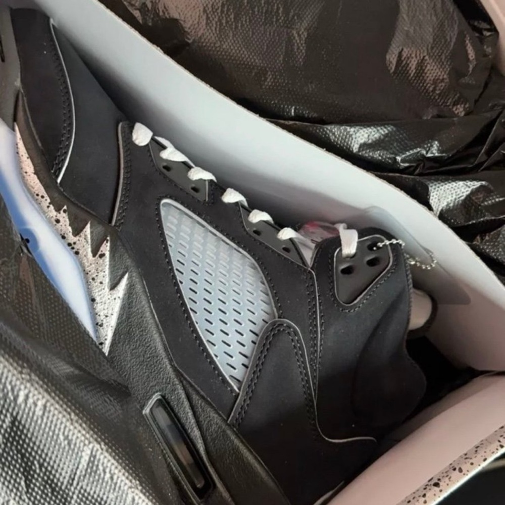 Jordan Reimagined 5’s size 8 Men’s.